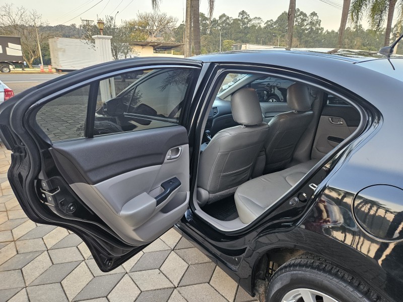 CIVIC 1.8 LXS 16V FLEX 4P AUTOMÁTICO - 2014 - BOM PRINCíPIO