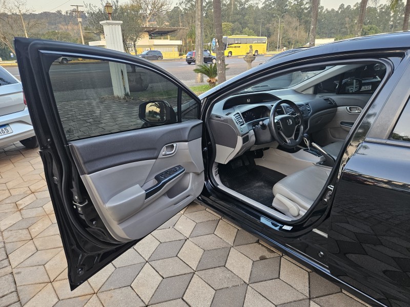 CIVIC 1.8 LXS 16V FLEX 4P AUTOMÁTICO - 2014 - BOM PRINCíPIO