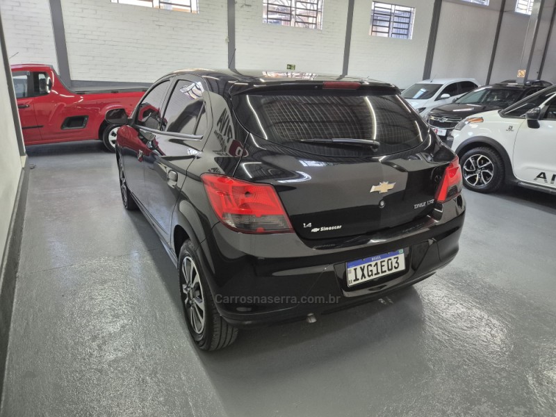 ONIX 1.4 MPFI LTZ 8V FLEX 4P MANUAL - 2016 - GARIBALDI