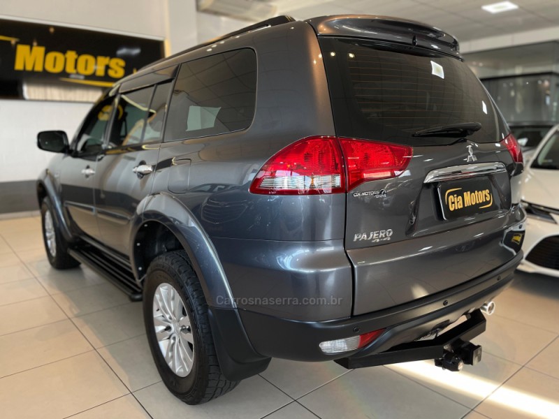 PAJERO 3.5 HPE 4X4 7 LUGARES V6 24V FLEX 4P AUTOMÁTICO - 2016 - SãO LEOPOLDO