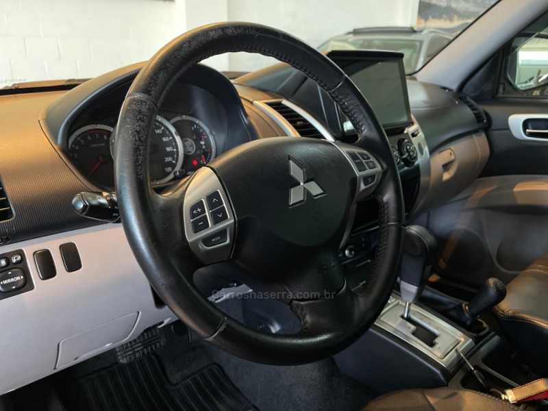 PAJERO 3.5 HPE 4X4 7 LUGARES V6 24V FLEX 4P AUTOMÁTICO - 2016 - SãO LEOPOLDO