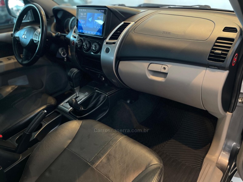 PAJERO 3.5 HPE 4X4 7 LUGARES V6 24V FLEX 4P AUTOMÁTICO - 2016 - SãO LEOPOLDO