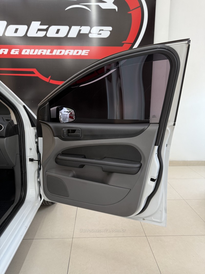 FOCUS 2.0 GLX 16V FLEX 4P MANUAL - 2013 - FARROUPILHA