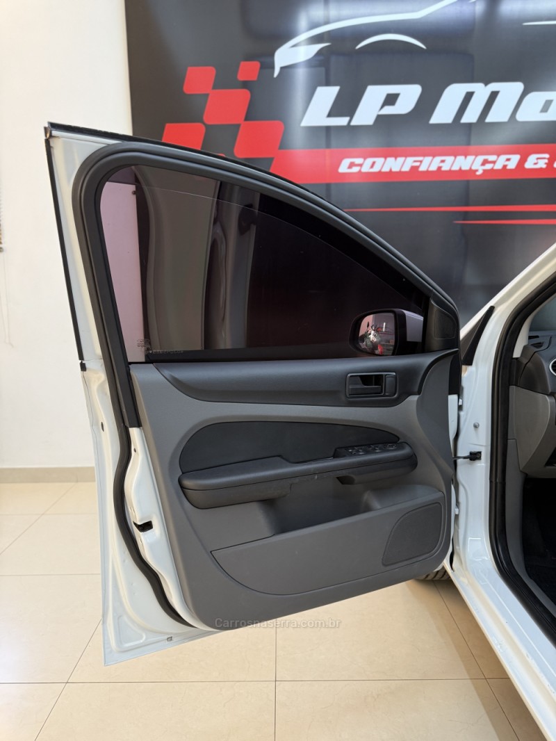 FOCUS 2.0 GLX 16V FLEX 4P MANUAL - 2013 - FARROUPILHA