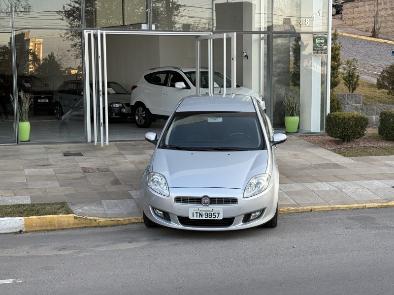 BRAVO 1.8 ESSENCE 16V FLEX 4P MANUAL - 2013 - FARROUPILHA