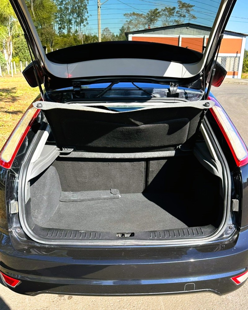 FOCUS 1.6 GLX 8V FLEX 4P MANUAL - 2013 - SãO SEBASTIãO DO CAí