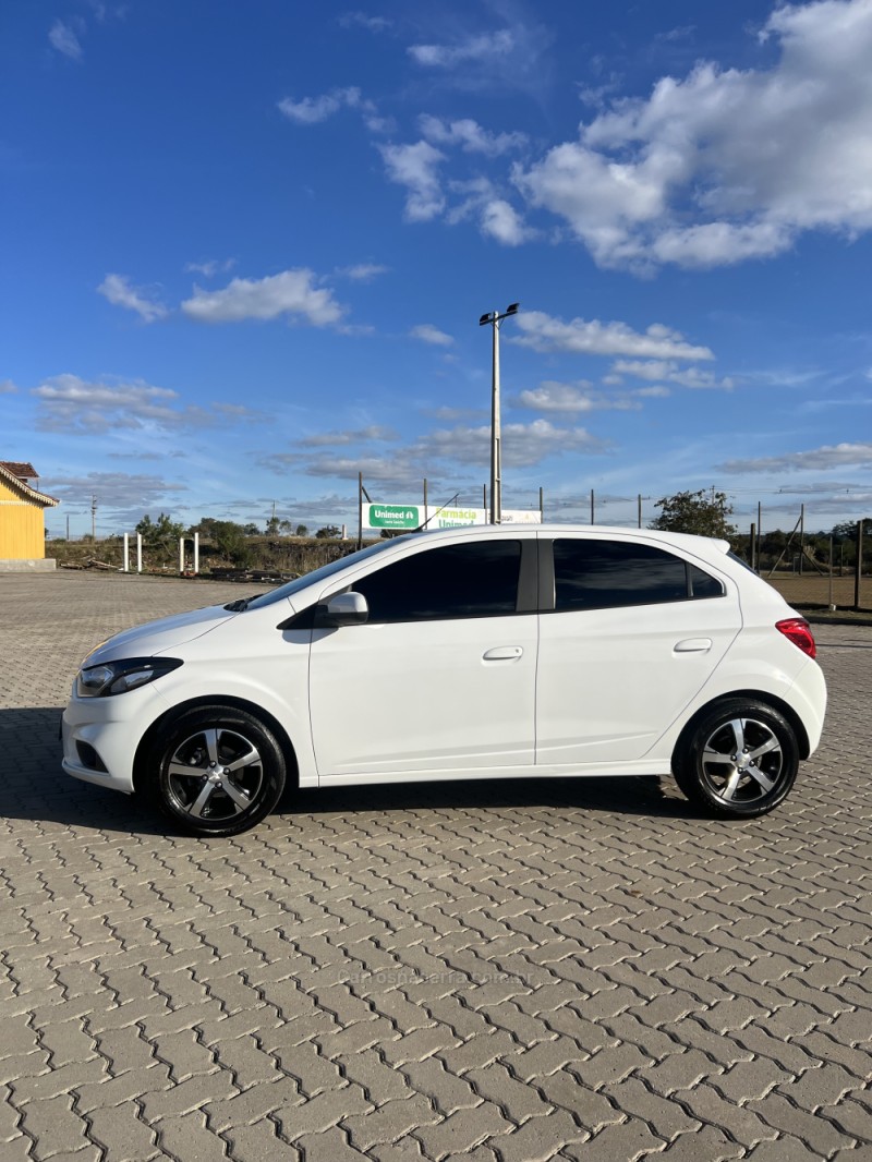 ONIX 1.4 MPFI LTZ 8V FLEX 4P MANUAL - 2017 - ANTôNIO PRADO