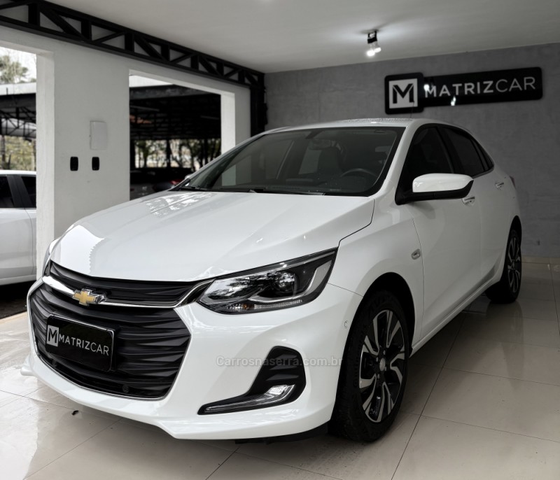 ONIX 1.0	PREMIER PLUS 8V TURBO FLEX 4P AUTOMÁTICO - 2024 - CANELA