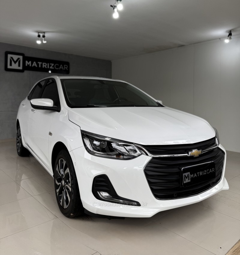 ONIX 1.0	PREMIER PLUS 8V TURBO FLEX 4P AUTOMÁTICO - 2024 - CANELA