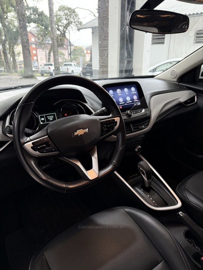 ONIX 1.0	PREMIER PLUS 8V TURBO FLEX 4P AUTOMÁTICO - 2024 - CANELA