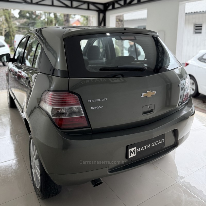 AGILE 1.4 MPFI LTZ 8V FLEX 4P MANUAL - 2011 - CANELA