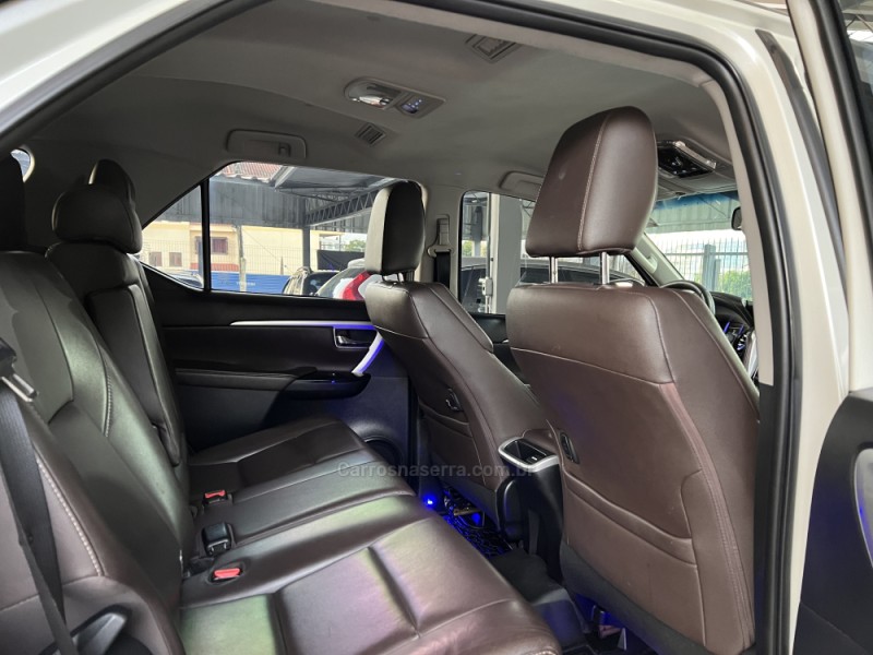 HILUX SW4 2.8 SRX 4X4 7 LUGARES 16V TURBO INTERCOOLER DIESEL 4P AUTOMÁTICO - 2017 - BOM PRINCíPIO