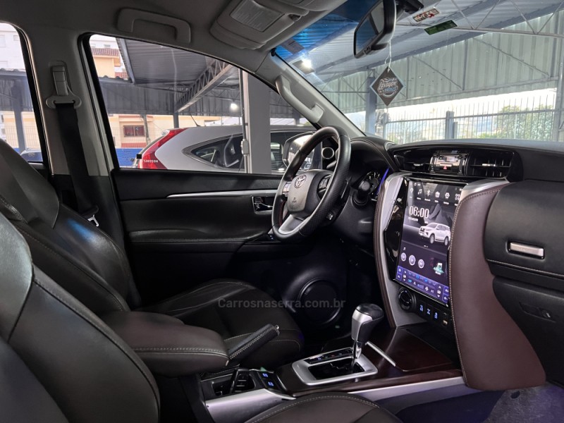 HILUX SW4 2.8 SRX 4X4 7 LUGARES 16V TURBO INTERCOOLER DIESEL 4P AUTOMÁTICO - 2017 - BOM PRINCíPIO