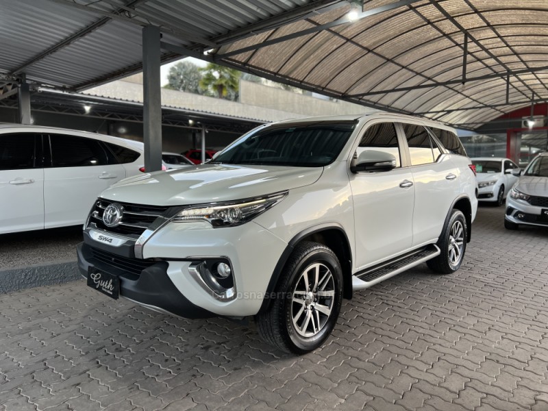 HILUX SW4 2.8 SRX 4X4 7 LUGARES 16V TURBO INTERCOOLER DIESEL 4P AUTOMÁTICO - 2017 - BOM PRINCíPIO
