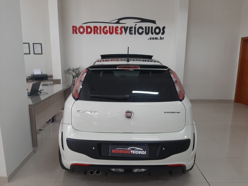 PUNTO 1.8 BLACKMOTION 16V FLEX 4P MANUAL - 2015 - CAXIAS DO SUL