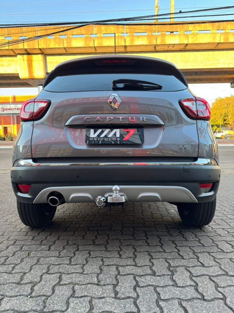 CAPTUR 1.3 ICONIC 16V TURBO FLEX 4P AUTOMÁTICO - 2022 - NOVO HAMBURGO