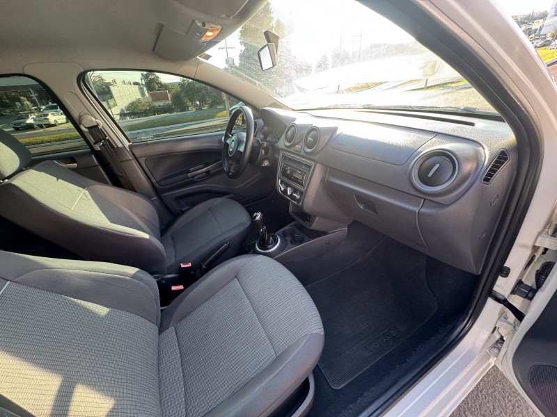 VOYAGE 1.6 MI CITY 8V FLEX 4P MANUAL - 2014 - DOIS IRMãOS