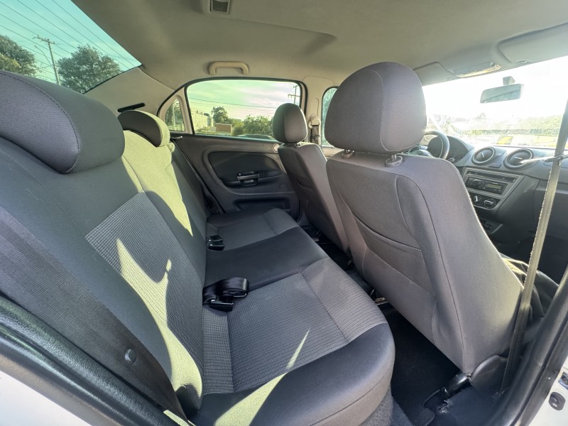 VOYAGE 1.6 MI CITY 8V FLEX 4P MANUAL - 2014 - DOIS IRMãOS