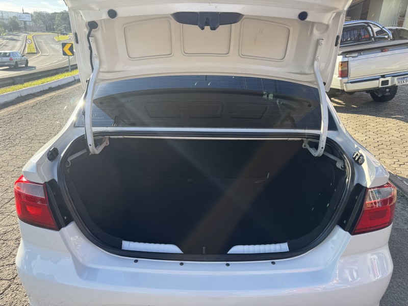 VOYAGE 1.6 MI CITY 8V FLEX 4P MANUAL - 2014 - DOIS IRMãOS