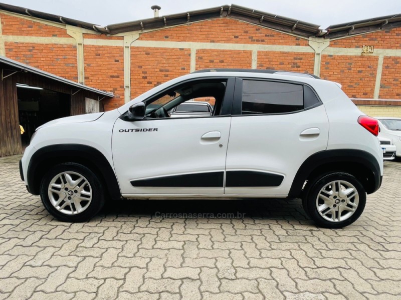 KWID 1.0 12V OUTSIDER FLEX 4P MANUAL - 2020 - CAMPO BOM