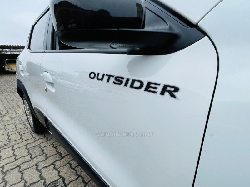 KWID 1.0 12V OUTSIDER FLEX 4P MANUAL - 2020 - CAMPO BOM