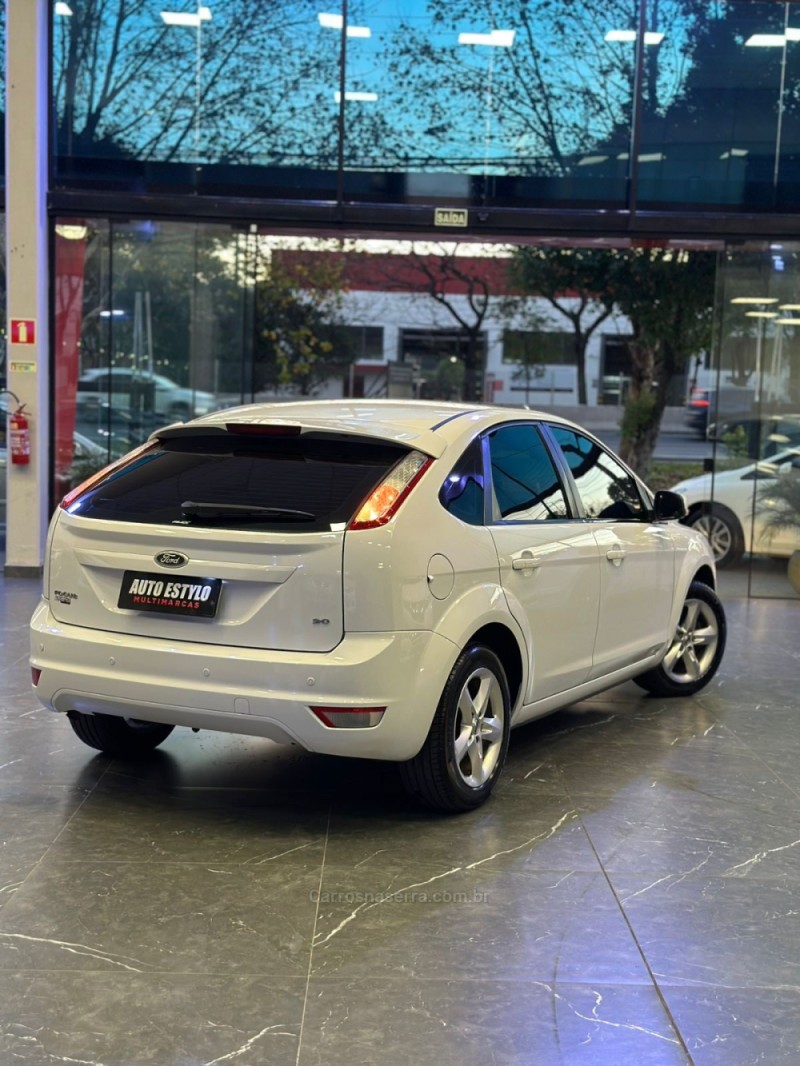 FOCUS 2.0 GLX 16V FLEX 4P MANUAL - 2011 - ESTâNCIA VELHA