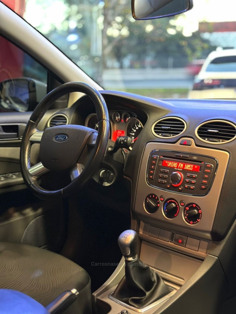 FOCUS 2.0 GLX 16V FLEX 4P MANUAL - 2011 - ESTâNCIA VELHA