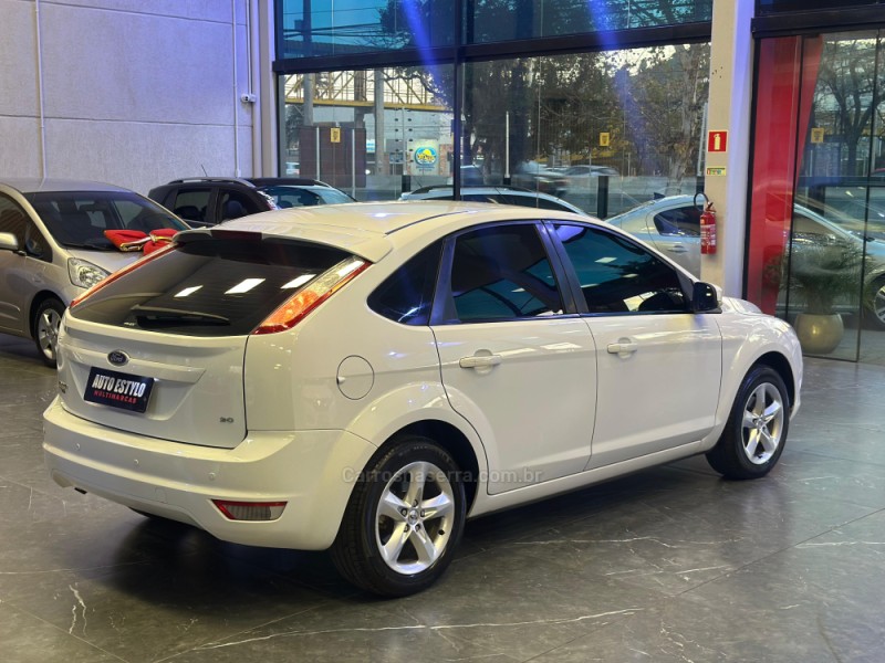FOCUS 2.0 GLX 16V FLEX 4P MANUAL - 2011 - ESTâNCIA VELHA