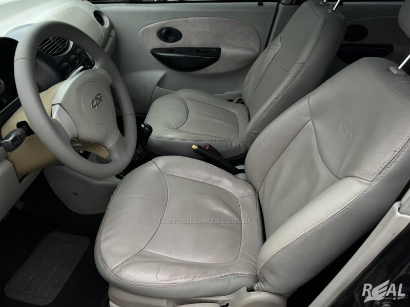 QQ 1.1 MPFI 16V GASOLINA 4P MANUAL - 2012 - SAPIRANGA