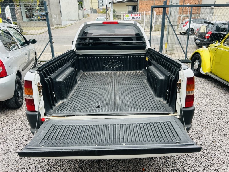 COURIER 1.6 MPI XL 8V FLEX 2P MANUAL - 2012 - CAXIAS DO SUL