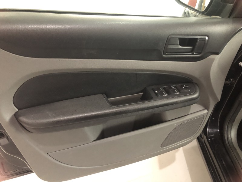 FOCUS 1.6 SE PLUS 16V FLEX 4P MANUAL - 2011 - VALE REAL