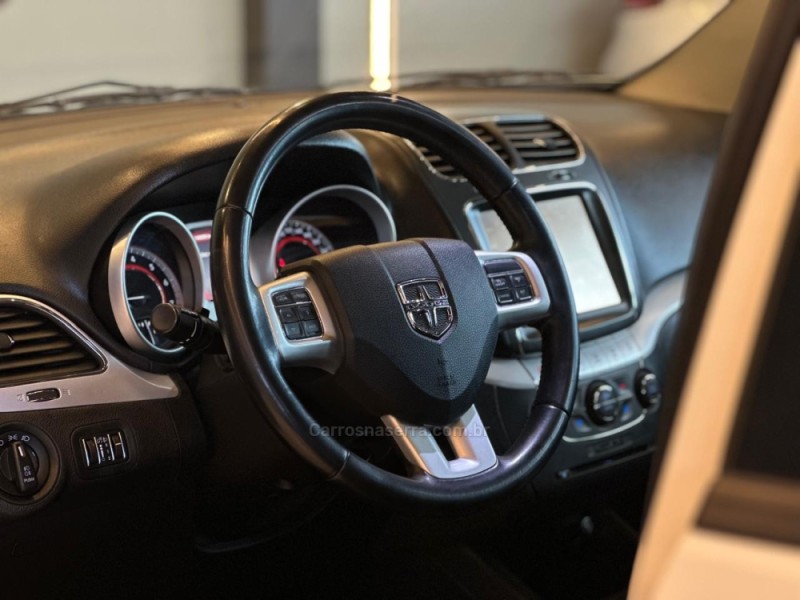 JOURNEY 3.6 RT V6 GASOLINA 4P AUTOMÁTICO - 2015 - CAXIAS DO SUL