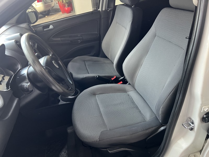 VOYAGE 1.0 I TREND 16V FLEX 4P MANUAL - 2012 - PORTãO