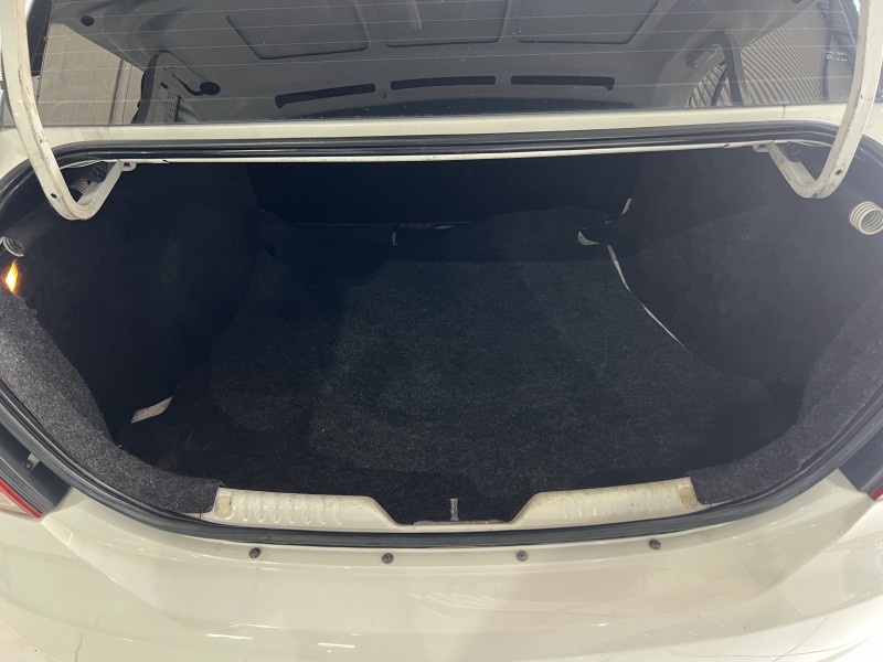 VOYAGE 1.0 I TREND 16V FLEX 4P MANUAL - 2012 - PORTãO