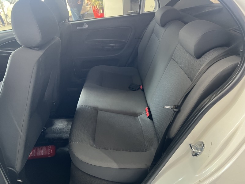 VOYAGE 1.0 I TREND 16V FLEX 4P MANUAL - 2012 - PORTãO