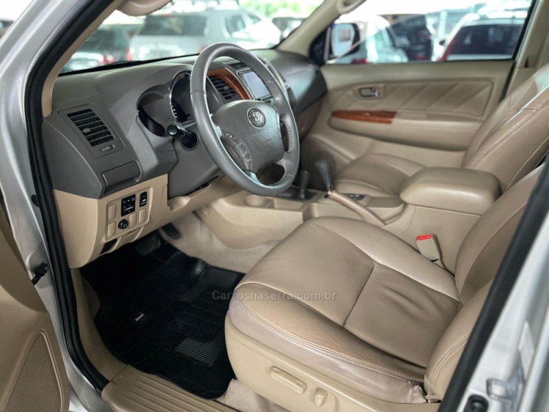 HILUX SW4 4.0 SRX 4X4 7 LUGARES V6 24V GASOLINA 4P AUTOMÁTICO - 2010 - CAXIAS DO SUL