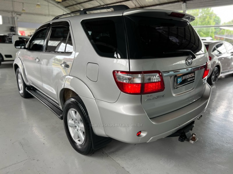 HILUX SW4 4.0 SRX 4X4 7 LUGARES V6 24V GASOLINA 4P AUTOMÁTICO - 2010 - CAXIAS DO SUL