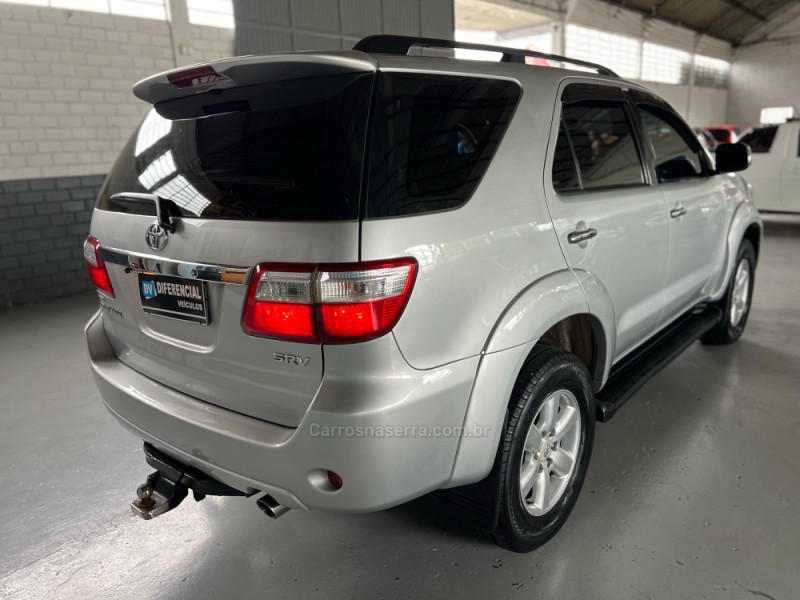 HILUX SW4 4.0 SRX 4X4 7 LUGARES V6 24V GASOLINA 4P AUTOMÁTICO - 2010 - CAXIAS DO SUL