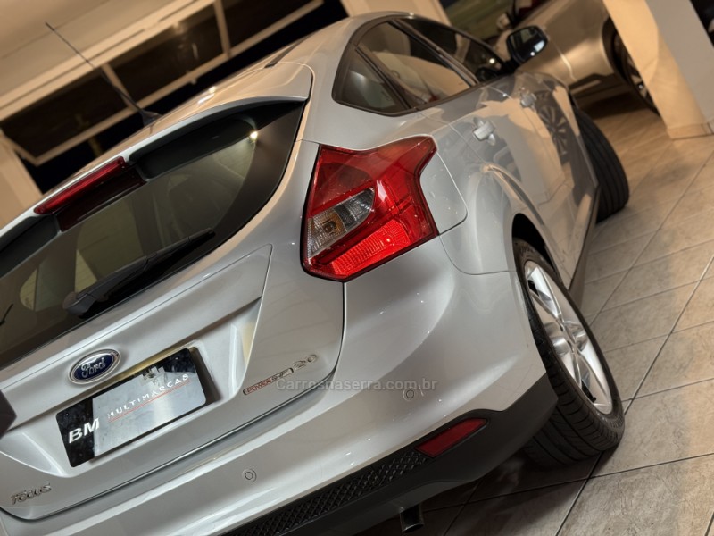 FOCUS 2.0 SE PLUS 16V FLEX 4P AUTOMÁTICO - 2015 - GUAPORé