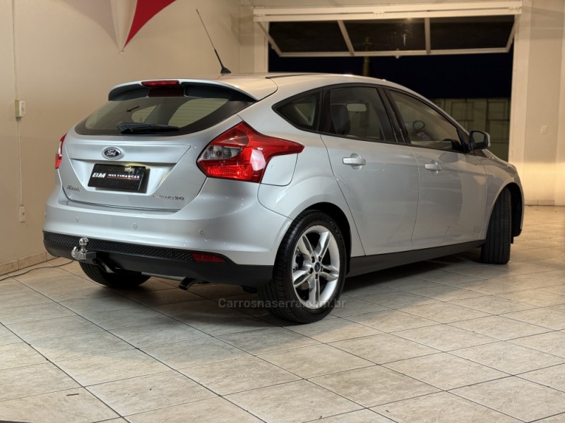 FOCUS 2.0 SE PLUS 16V FLEX 4P AUTOMÁTICO - 2015 - GUAPORé