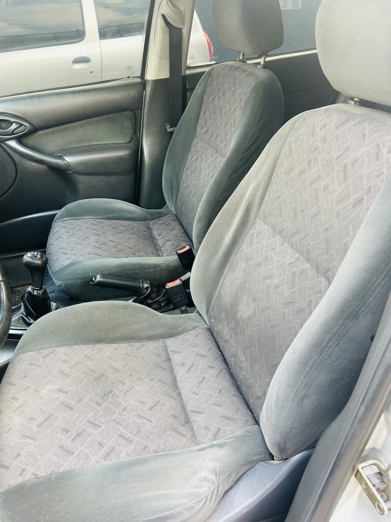 FOCUS 2.0 GHIA 16V GASOLINA 4P MANUAL - 2003 - CAXIAS DO SUL