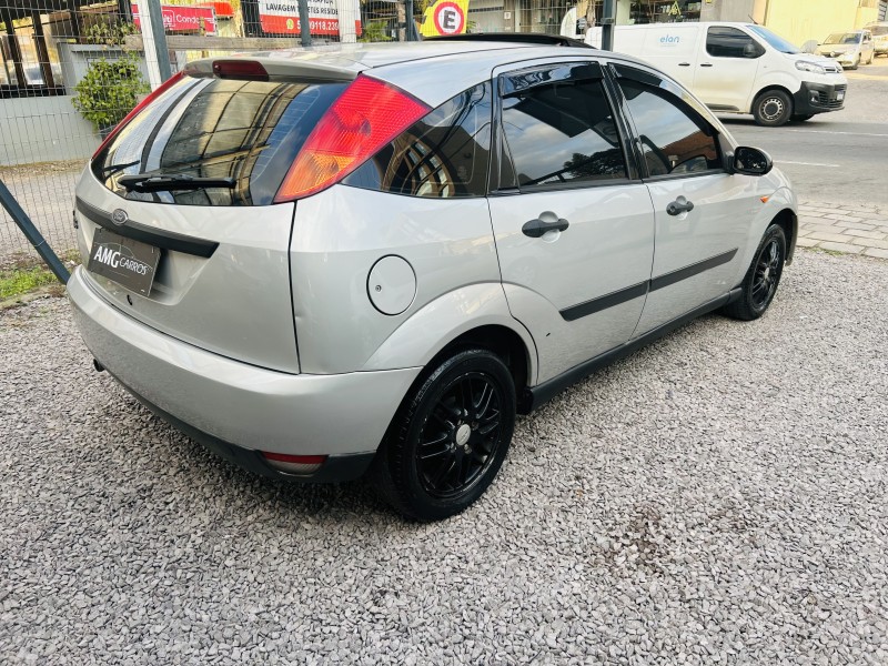 FOCUS 2.0 GHIA 16V GASOLINA 4P MANUAL - 2003 - CAXIAS DO SUL