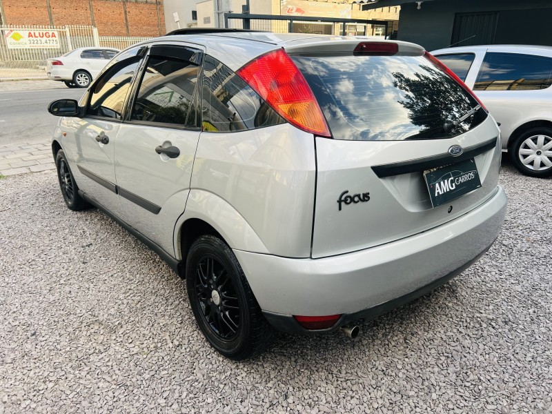 FOCUS 2.0 GHIA 16V GASOLINA 4P MANUAL - 2003 - CAXIAS DO SUL