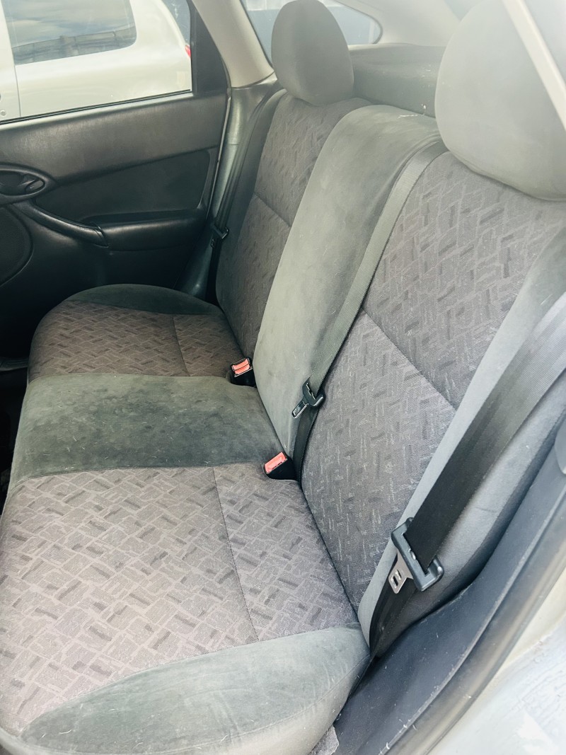 FOCUS 2.0 GHIA 16V GASOLINA 4P MANUAL - 2003 - CAXIAS DO SUL
