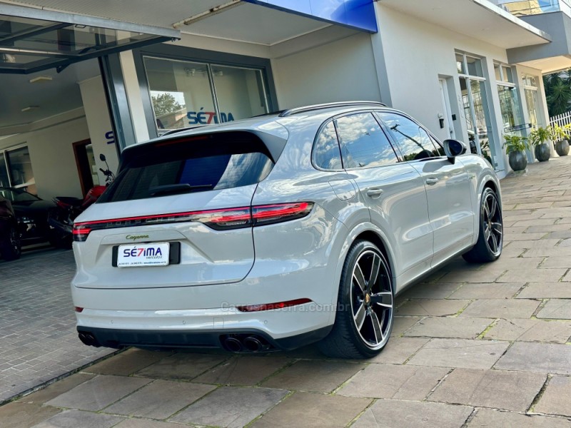 CAYENNE 3.0 V6 E-HYBRID PLATINUM EDITION AWD S HÍBRIDO 4P AUTOMÁTICO - 2023 - GUAPORé
