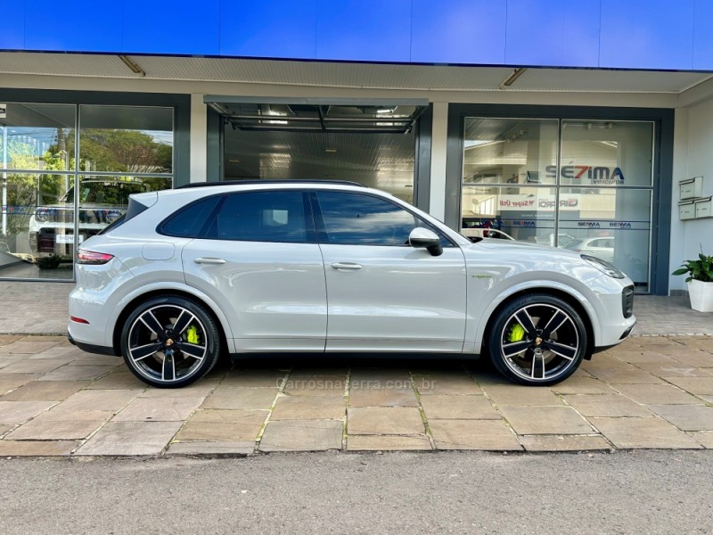 CAYENNE 3.0 V6 E-HYBRID PLATINUM EDITION AWD S HÍBRIDO 4P AUTOMÁTICO - 2023 - GUAPORé