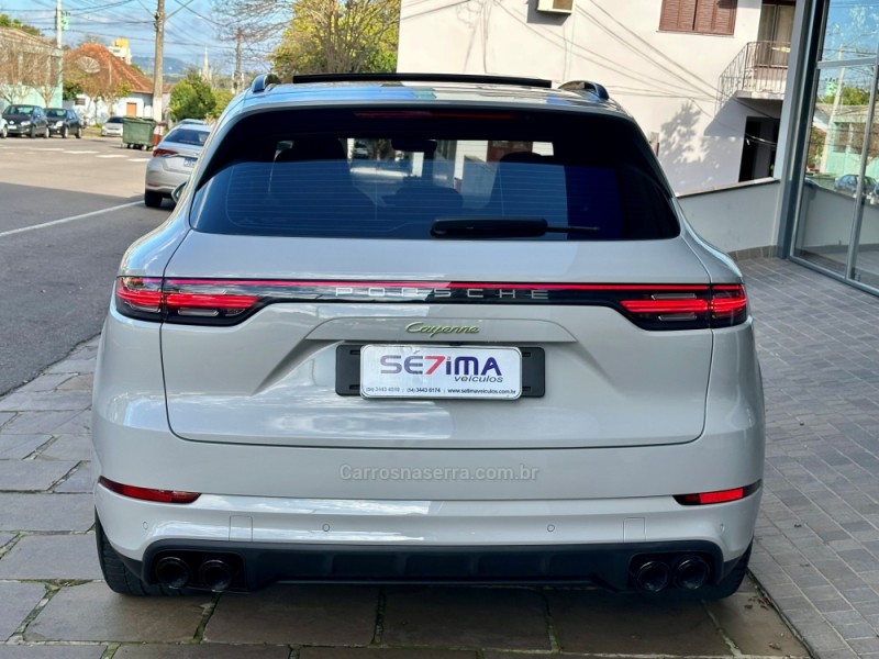 CAYENNE 3.0 V6 E-HYBRID PLATINUM EDITION AWD S HÍBRIDO 4P AUTOMÁTICO - 2023 - GUAPORé