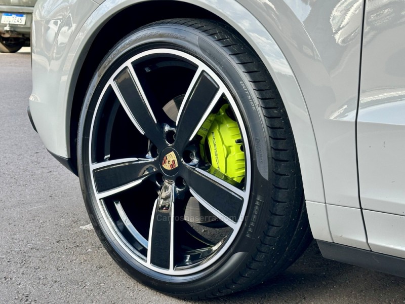 CAYENNE 3.0 V6 E-HYBRID PLATINUM EDITION AWD S HÍBRIDO 4P AUTOMÁTICO - 2023 - GUAPORé