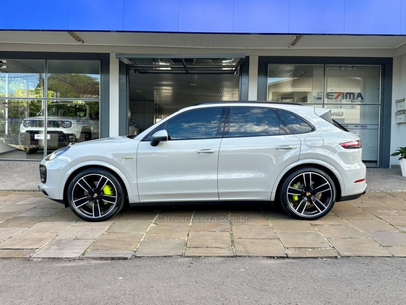 CAYENNE 3.0 V6 E-HYBRID PLATINUM EDITION AWD S HÍBRIDO 4P AUTOMÁTICO - 2023 - GUAPORé