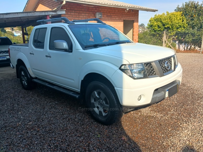 FRONTIER 2.5 LE ATTACK 4X4 CD TURBO ELETRONIC DIESEL 4P AUTOMÁTICO - 2013 - FARROUPILHA